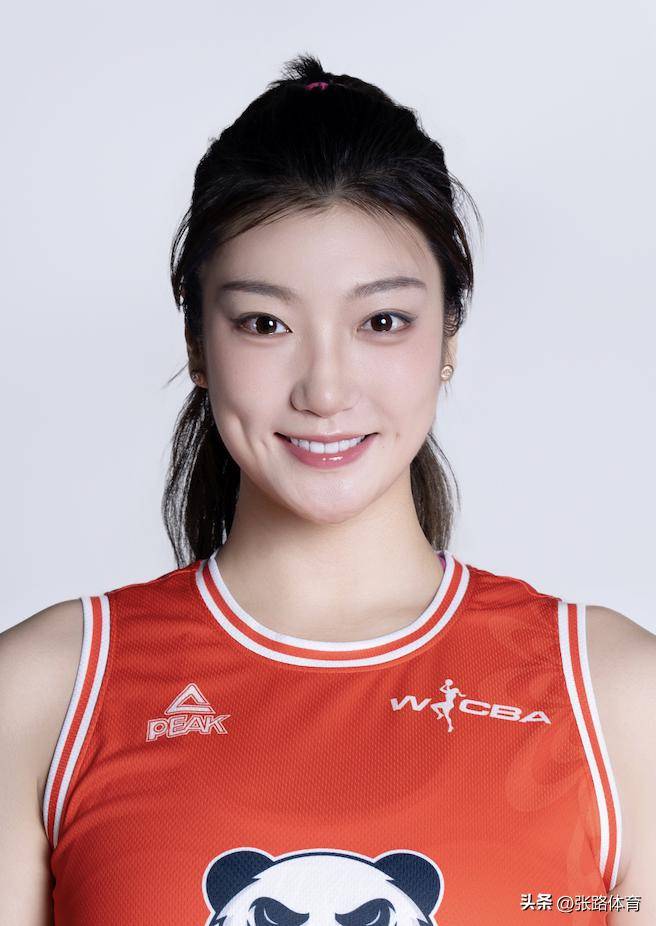 女篮李梦WNBA表现：场均10+3，站稳华盛顿神秘人主力的简单介绍