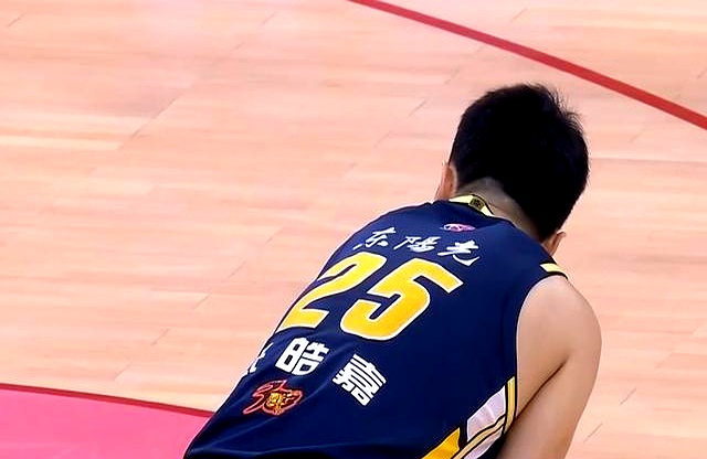 关于中国篮球青训的“矮个子难题”的信息