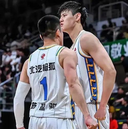 包含周琦续约悬念：留在CBA还是重返海外联赛？多支球队争抢的词条