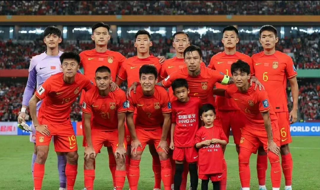 包含国足0-1不敌韩国，出线形势仍存悬念的词条