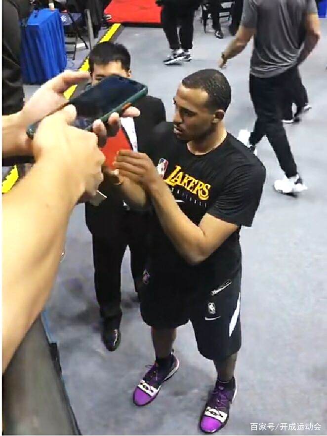 包含NBA全球赛登陆日本，门票秒售罄的词条