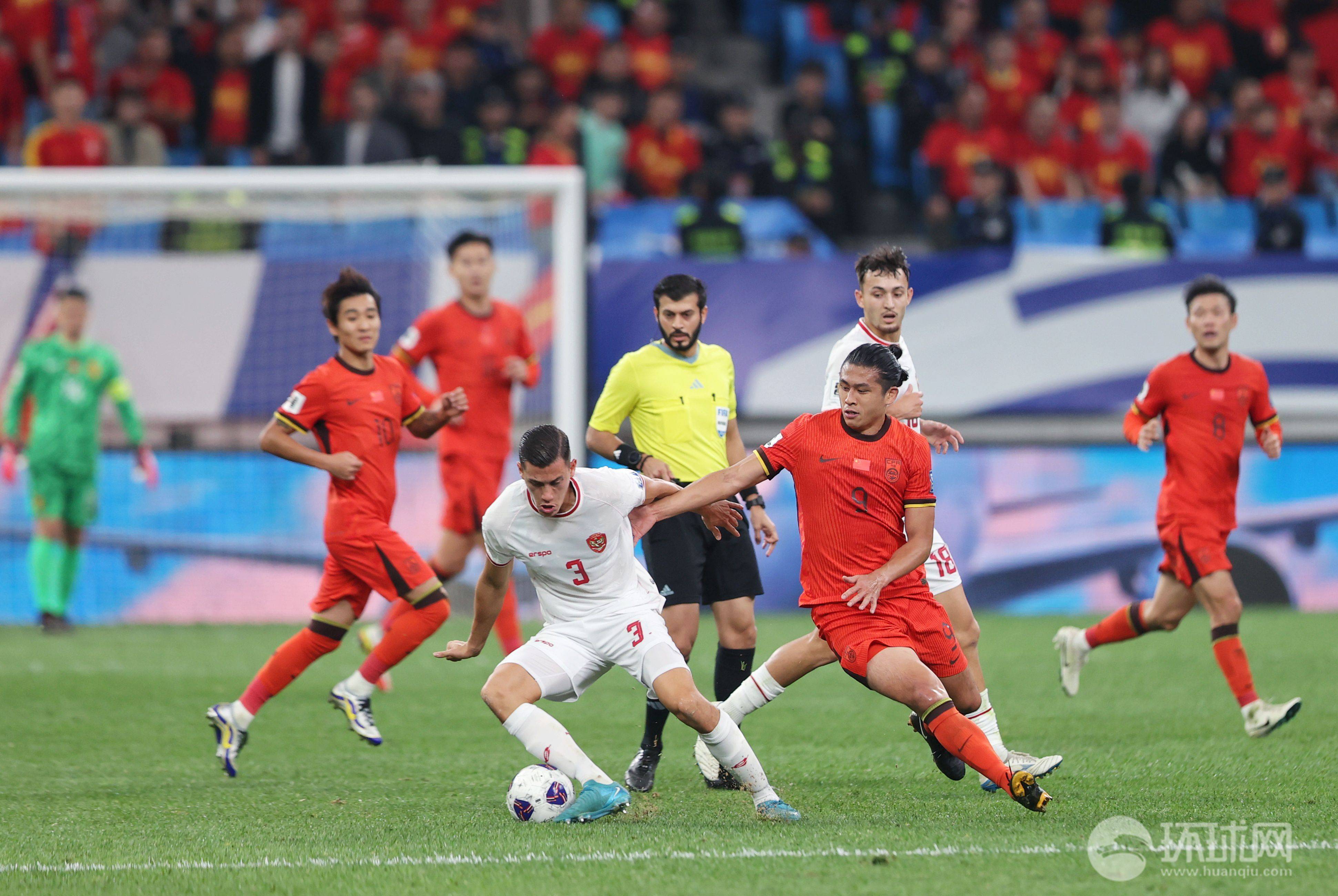 国足世预赛生死战，2-1绝杀晋级下一轮 